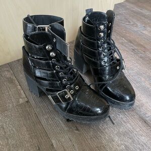 Lace Up Cutout Combat Boots 7.5